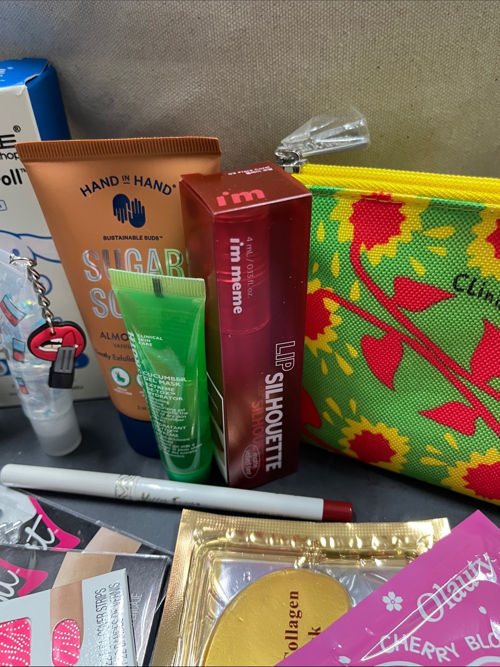 NWOT Clinique Donald Sunflower Cosmetic Pouch -  full of new items nail body lip - Picture 4 of 13